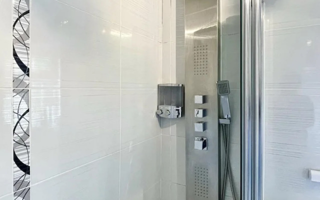 New Luxury Modern House Near Airport Free Parking