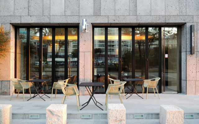 Vine Hotel