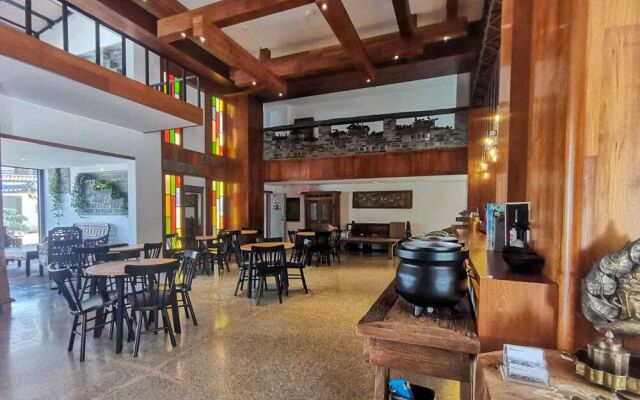 Floral Hotel Dali Luchun Garden