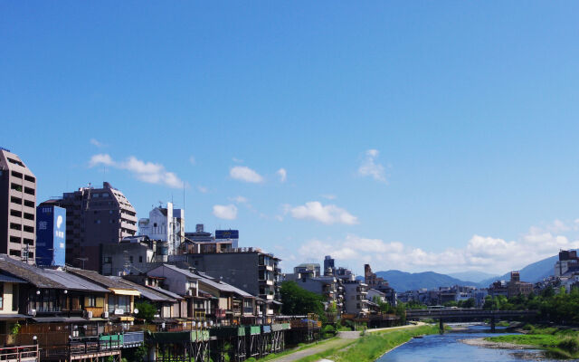 Rinn Sanjo Ohashi East