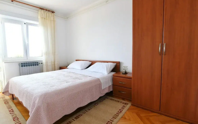 Scenic Retreat Rooms and Family Apartment