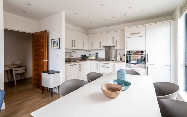 Modern Brixton Jewel Apartment