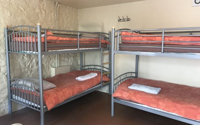 Drewe Arms Bunk Rooms & Church Cottage