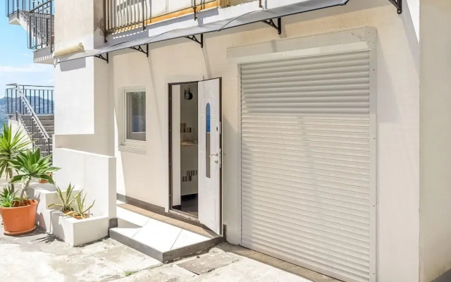 Classy Holiday Home in Letojanni near Sea