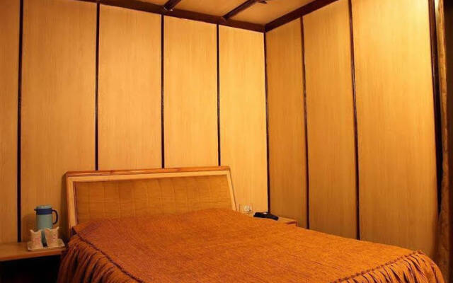 2 BR Rustic hut in Fagu, Shimla, by GuestHouser (912C)