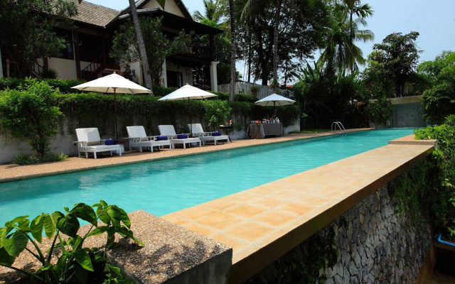 Sunset Villa by Burasari