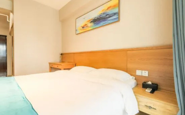 Yueyue Homestay (Chongqing West Railway Station Branch)