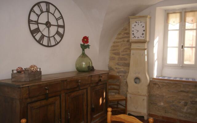 Charming Holiday Home in La Caunette with Swimming Pool