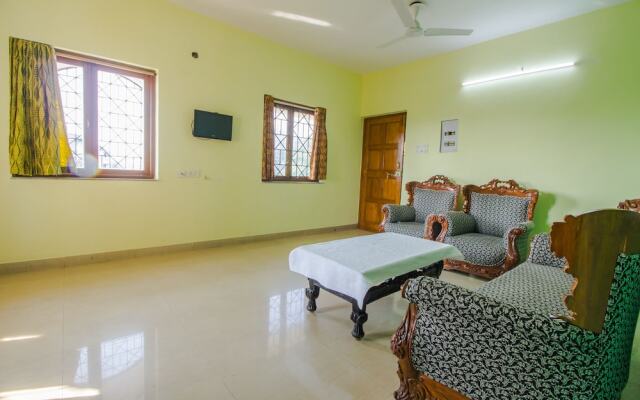 OYO 17201 Home Spacious 2BHK Miramar Beach