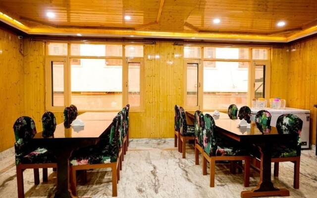Seven Hills Hotel Srinagar