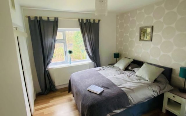 Impeccable 3-bed House in Nottingham