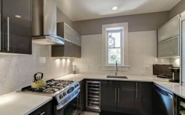A Fabulous Washington DC 2BR 2 5BA Victorian Row Bi-Level Apartment 4 Guests