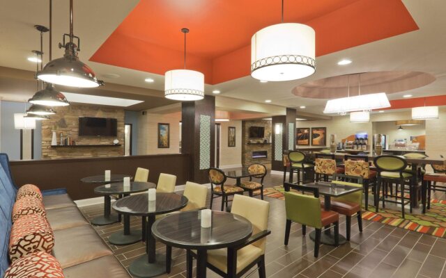 Holiday Inn Express Hotel & Suites Fulton by IHG