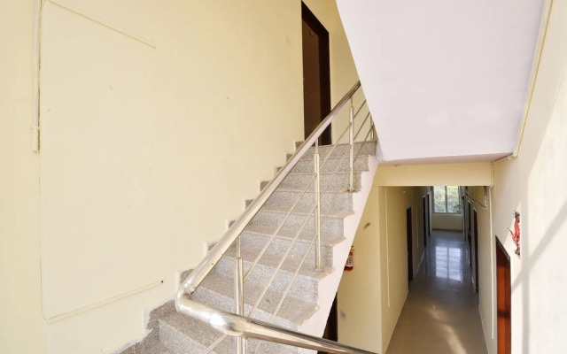 OYO 22966 Hotel Raj Niwas