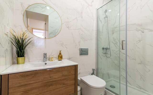 Dazzling Apartment With Private Terrace in Alcântara
