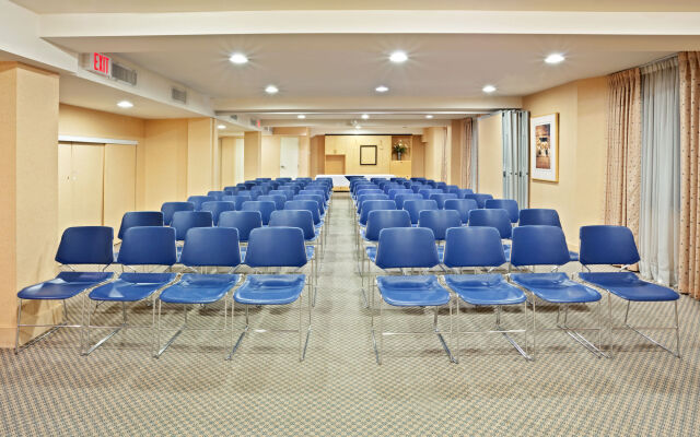 Holiday Inn Express & Suites Langley by IHG