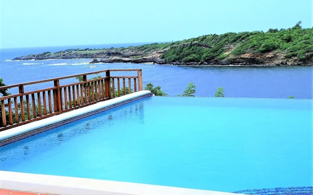 Two Bays Beach Villa Apartment and Studios