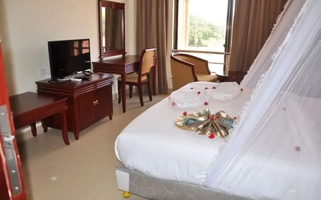 Luwa Evergreen Hotel