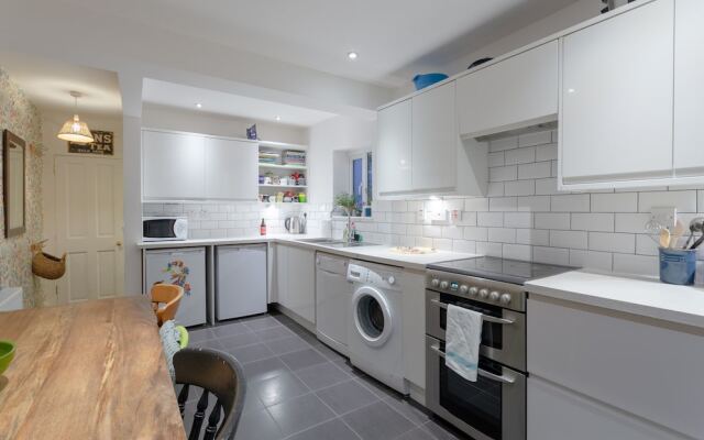 3 Bedroom Family House in Inner East London