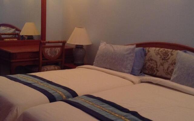 Dee-lek 1 Guesthouse & Restaurant