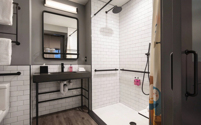 Moxy Nashville Vanderbilt Area