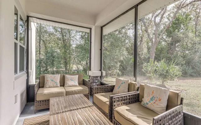 3 Mi to Usf: Dog-friendly Home w/ Large Yard