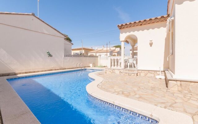 Luxury Apartment With Private Pool in L'escala Catalonia