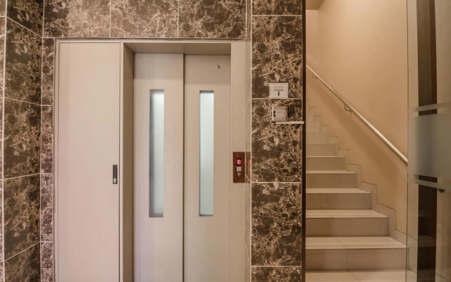 RedDoorz Plus near Soekarno Hatta Airport 2
