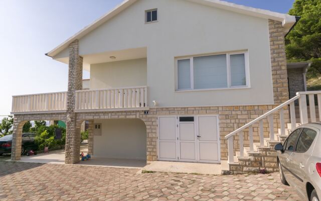 Apartments Jere Stipe