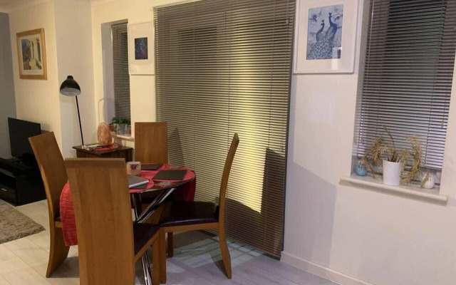 Lovely 2-bed Apartment in Wallasey, Sleeps 4
