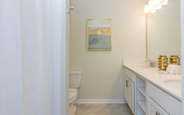 Fabulous Apartment with balcony at Storey Lake 272977