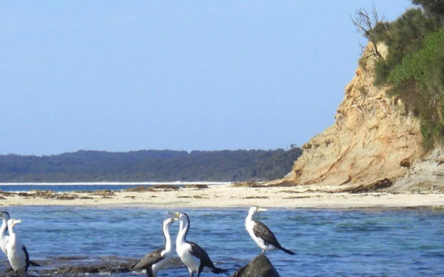 JUST-4-YOU! amazing sea views, WIFI, fullly air-conditioned, king bed