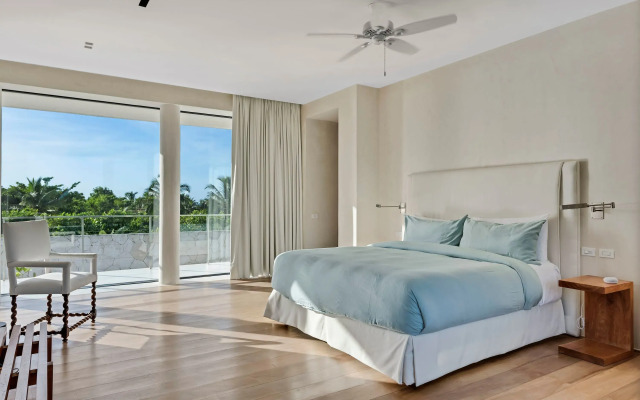 Magnificent 5BR Modern Tropical Villa With Pool