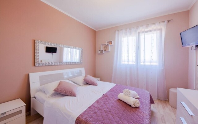 Stunning Home in Prigradica With Wifi and 2 Bedrooms