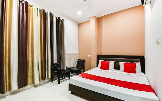 OYO 60618 Hotel Ab
