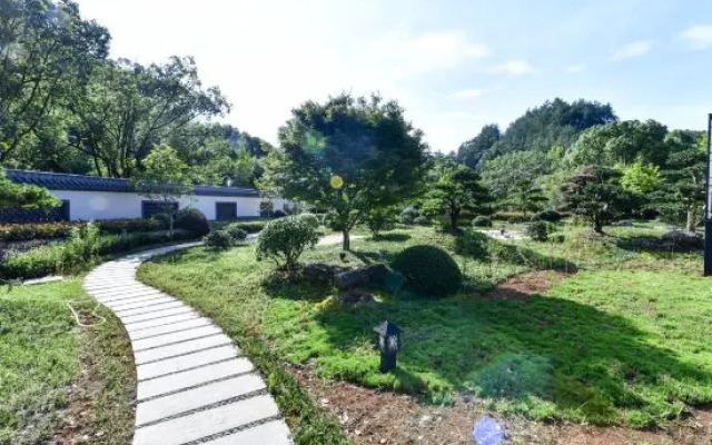 Xinchang Big Buddha Temple Fanyin Hotel