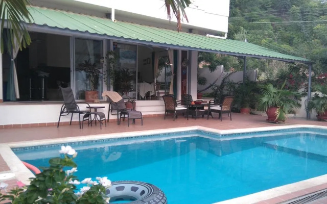 ApartaHotel El Oasis