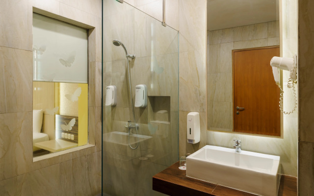 RedDoorz Plus near Ancol
