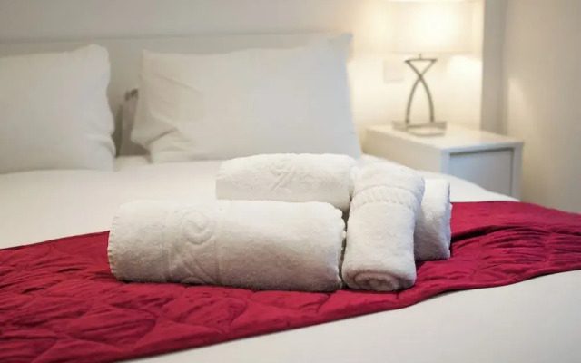 1BD Modern City Oasis: Near London Attractions