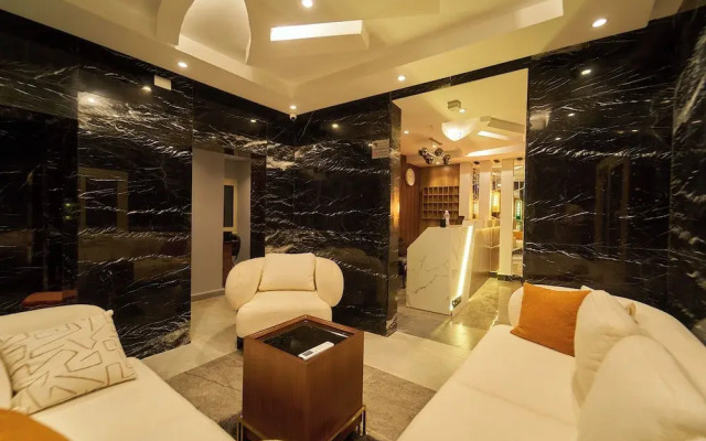 Crown Pyramids View Hotel