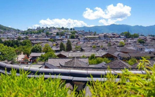 Jixiang Guanjing Inn (Lijiang Old Town Dashuiche Branch)