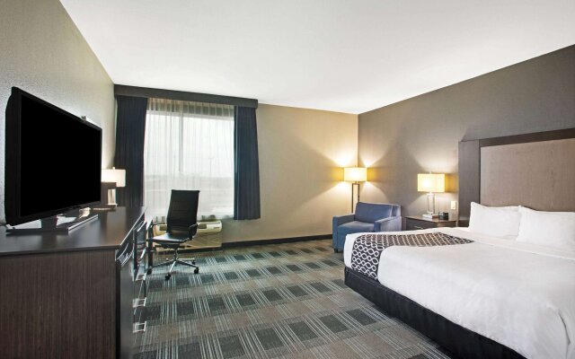 La Quinta Inn & Suites by Wyndham Victoria - South