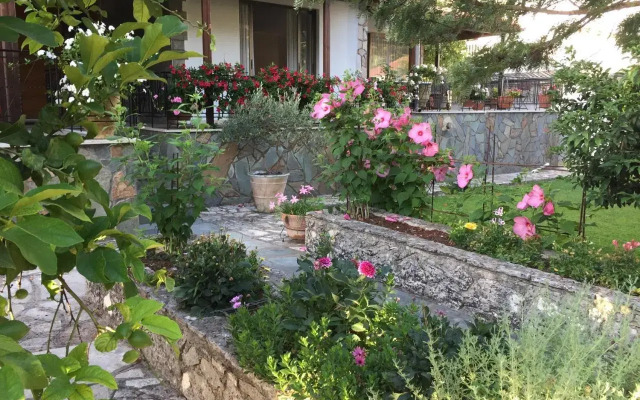 villalithos studio 2
