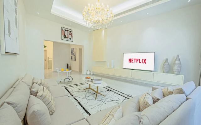 LUX White Modern Villa
