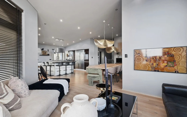 Luxurious Large Home, Perfect for Your Group