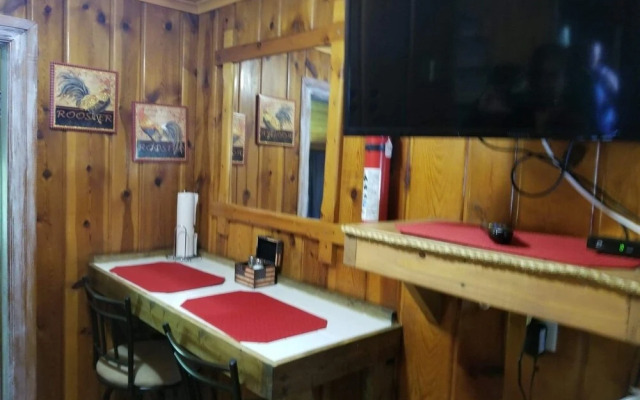 Ponderosa Pines Inn and Cabins