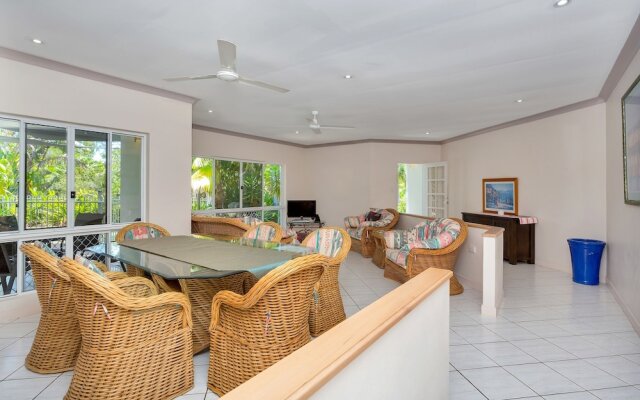 White Sapphire Holiday House