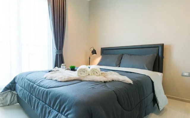 Rhythm Sukhumvit 36-38 by Jummie