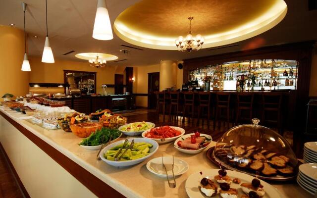 Taksim Metropark Hotel