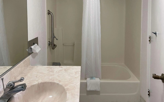 Econo Lodge near the Blue Ridge Parkway I-77